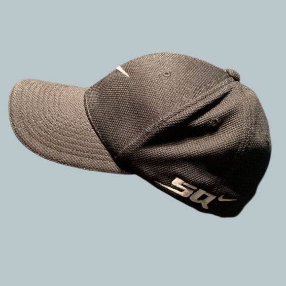 Nike Black Flexfit Golf Hat With White Swoosh Logo & Embroidered Details - Picture 4 of 12